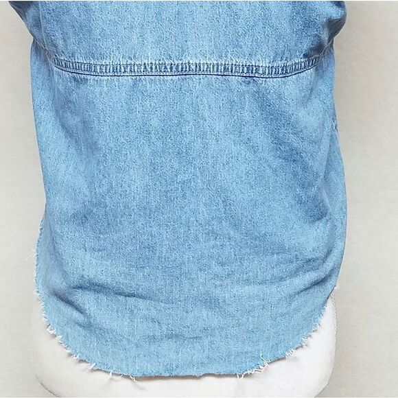 VINTAGE 96 Levi's Raw Cut Sleeveless Chambray Top - Picture 10 of 13